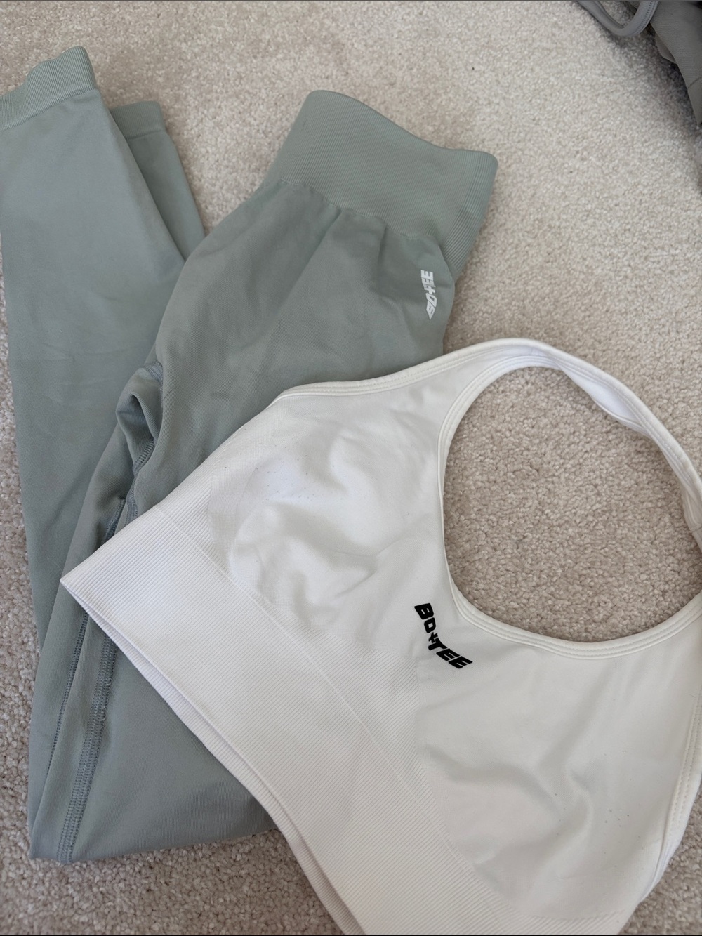2/50$ BO+TEE sculpt leggings + halter bra